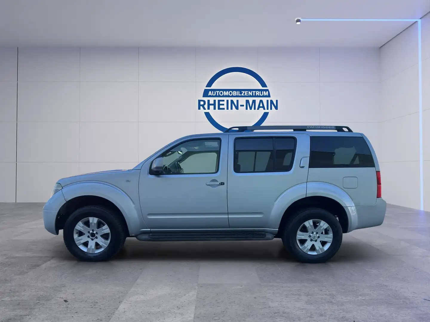 Nissan Pathfinder 2.5 dCi Premium VOLLAUSSTATTUNG 7-Sitzer Plateado - 2