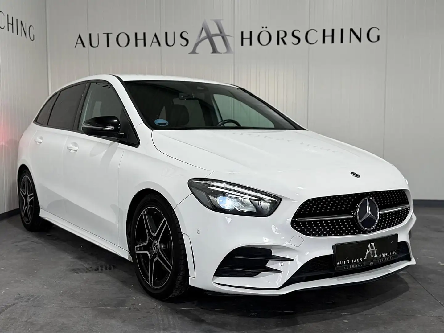 Mercedes-Benz B 180 d Aut.//AMG-Paket//Sportsitze//Rückfahrkamera Weiß - 1