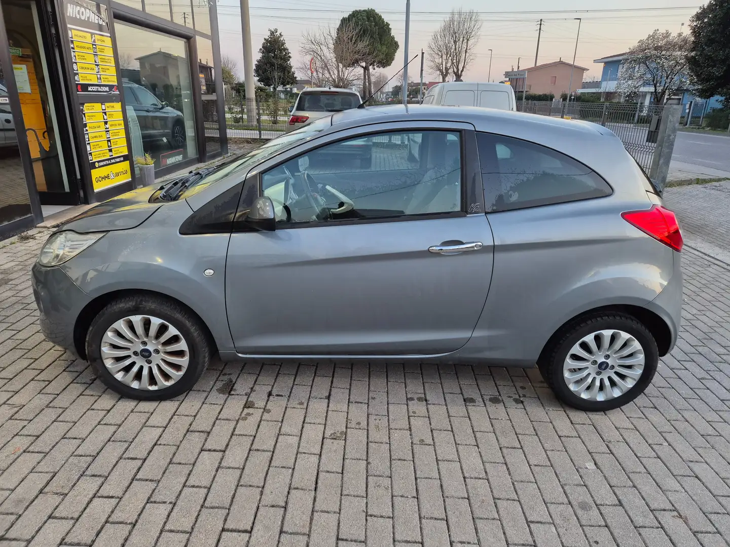 Ford Ka/Ka+ Ka+II+3p+2013+Ka+1.2+69cv+E5 Grigio - 1