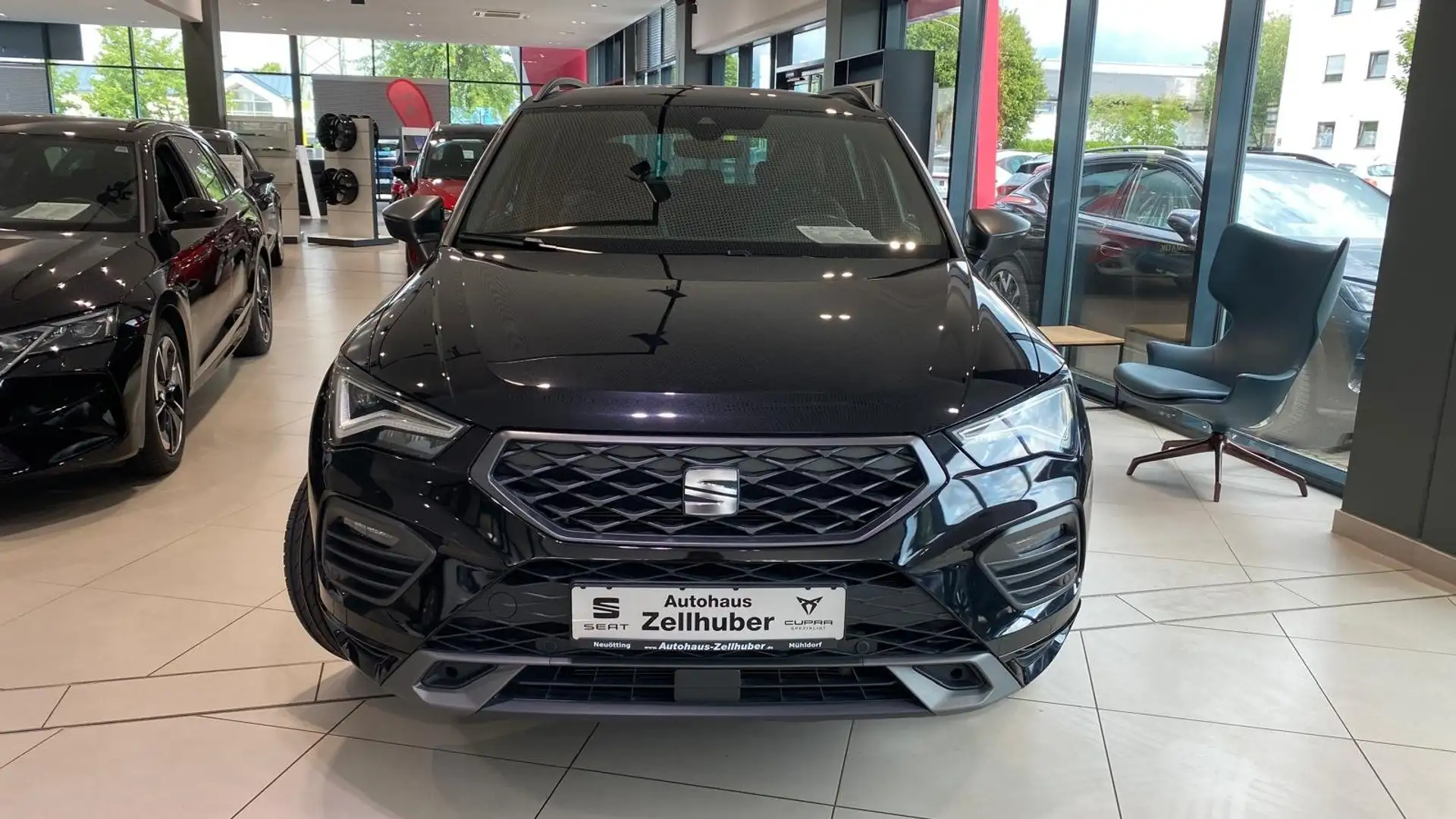 SEAT Ateca 2.0 TDI DSG FR *AHK*Navi*Shz*WSS-Hzg* Grijs - 2