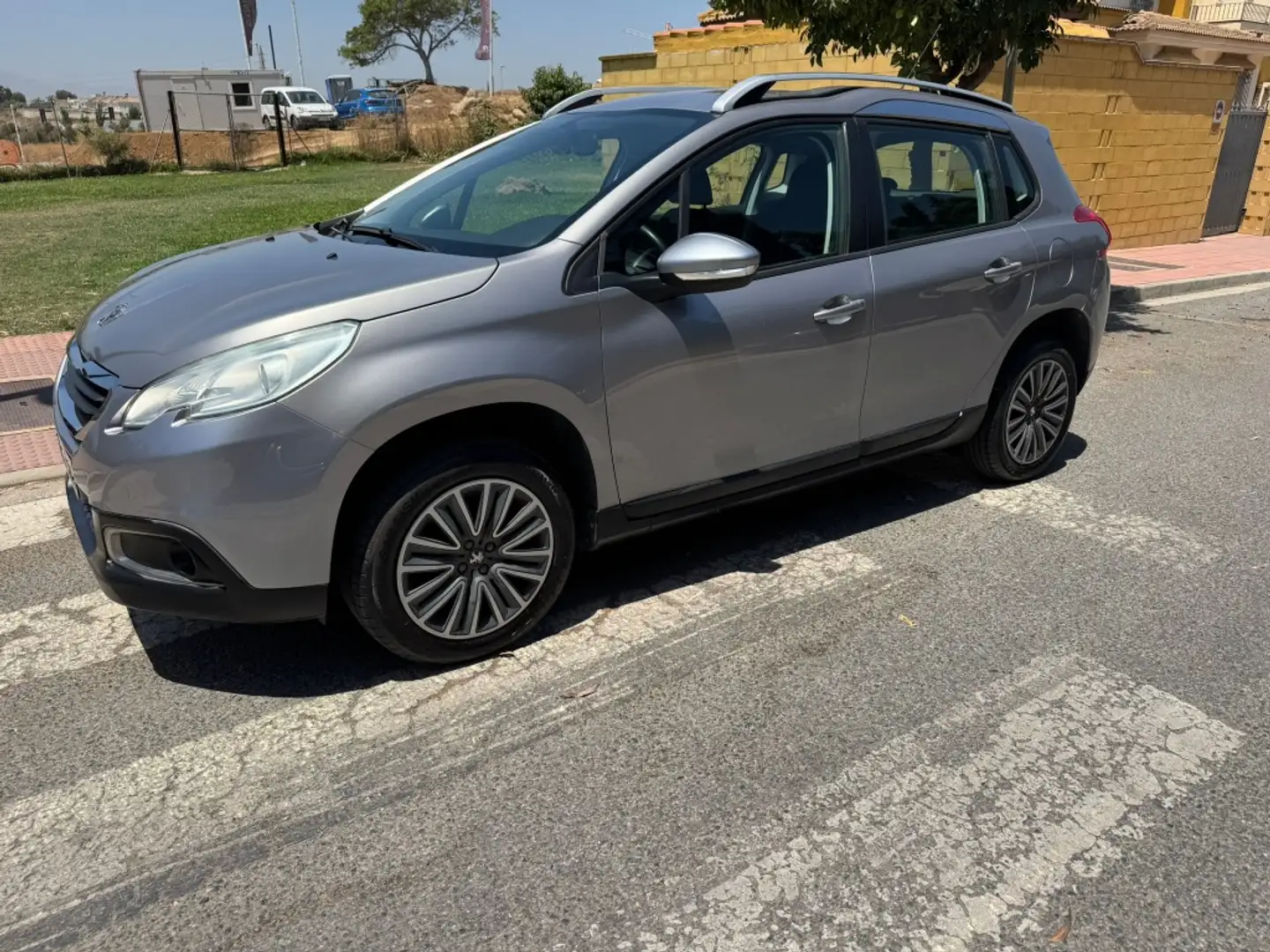 Peugeot 2008 1.2 VTI PureTech Active Gris - 2