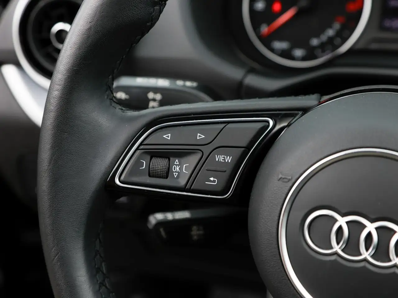 Audi Q2 40 TFSI quattro S line Panorama Kamera Leder, миниатюра 17