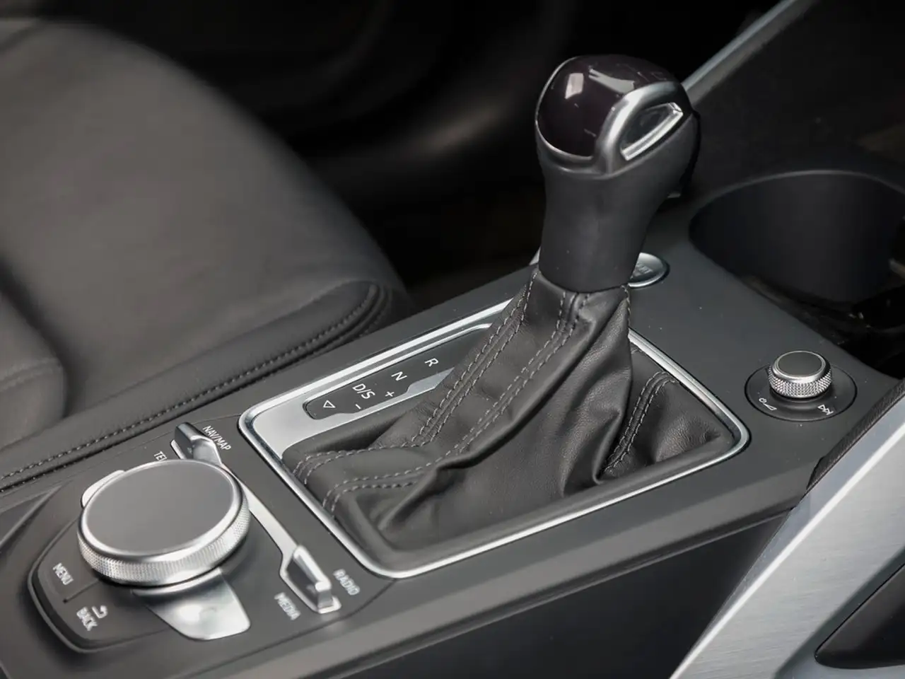 Audi Q2 40 TFSI quattro S line Panorama Kamera Leder, миниатюра 15