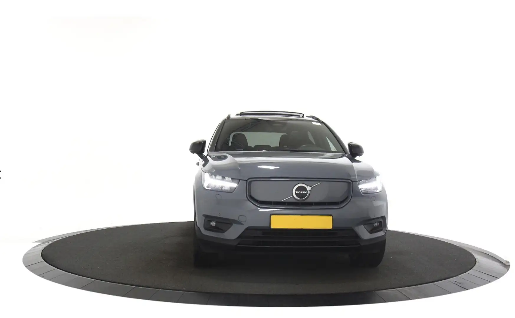Volvo XC40 Recharge P8 AWD R-Design Trekhaak / Panoramadak / Grijs - 2