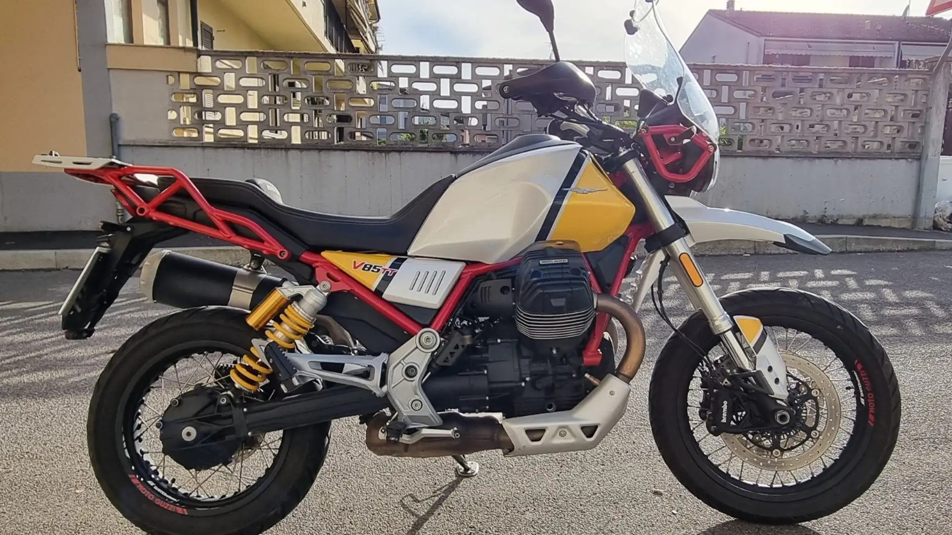 Moto Guzzi V 85 TT Evocative Graphics Bianco - 1