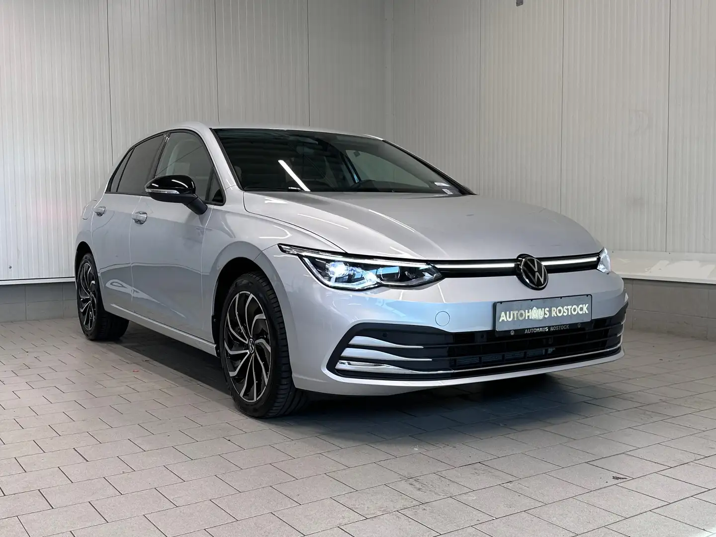 Volkswagen Golf VIII Move 1.0 eTSI DSG LED PDC ACC SHZ Silver - 2