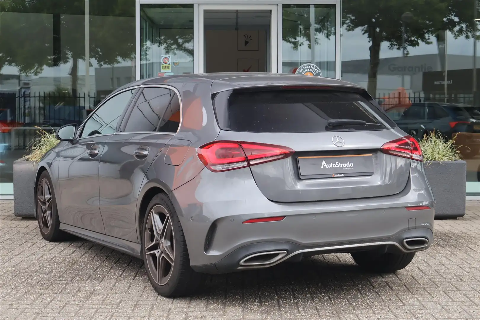Mercedes-Benz A 180 A AMG-Line 136pk 7G-DCT | Stoelverwarming | Navi | Grau - 2
