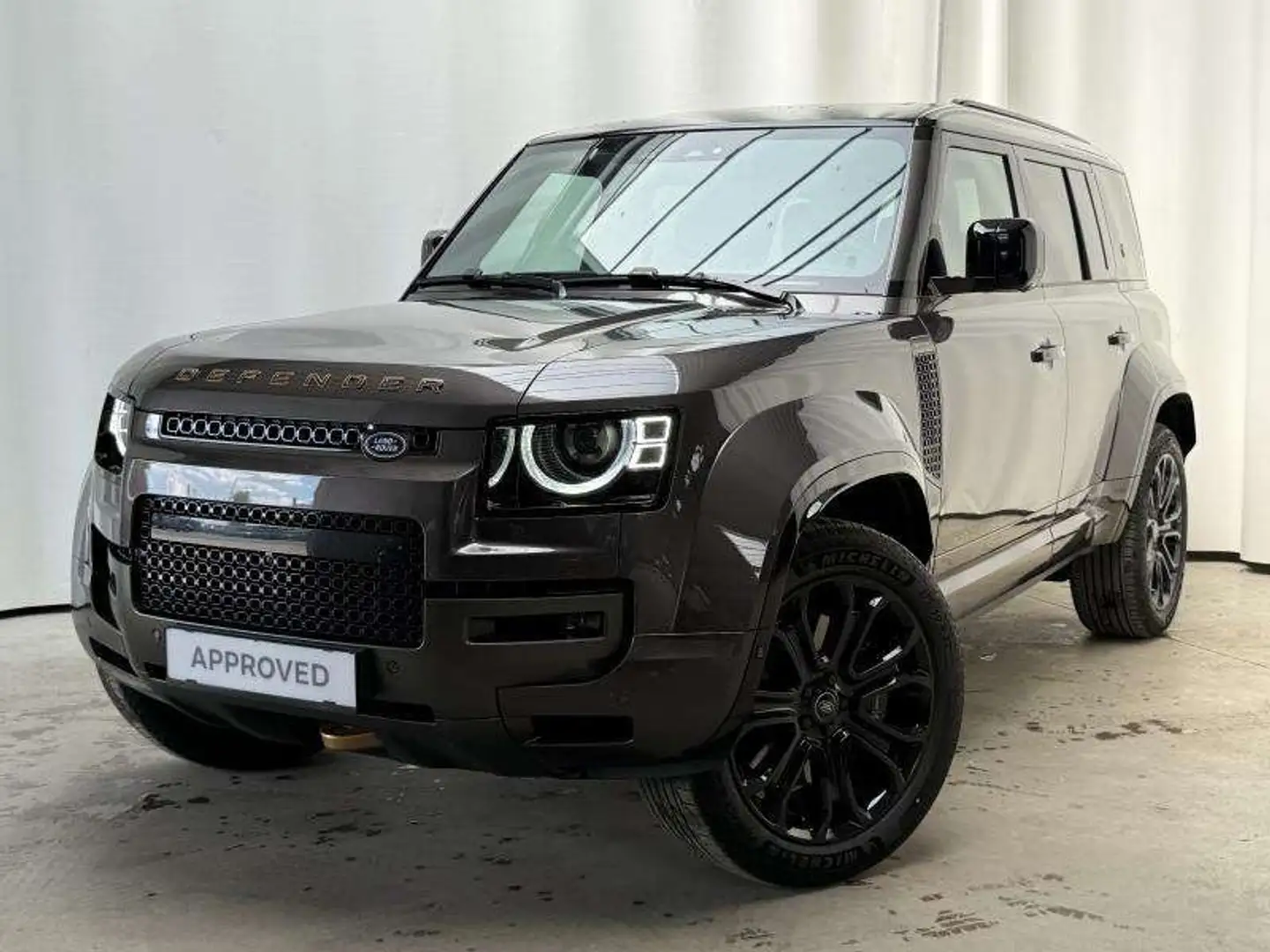 Land Rover Defender P635 AWD Auto OCTA Braun - 1