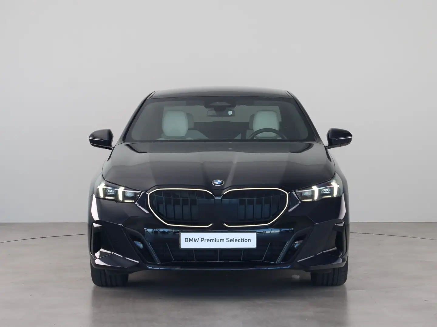 BMW 520 5 serie 520i M Sport Zwart - 2