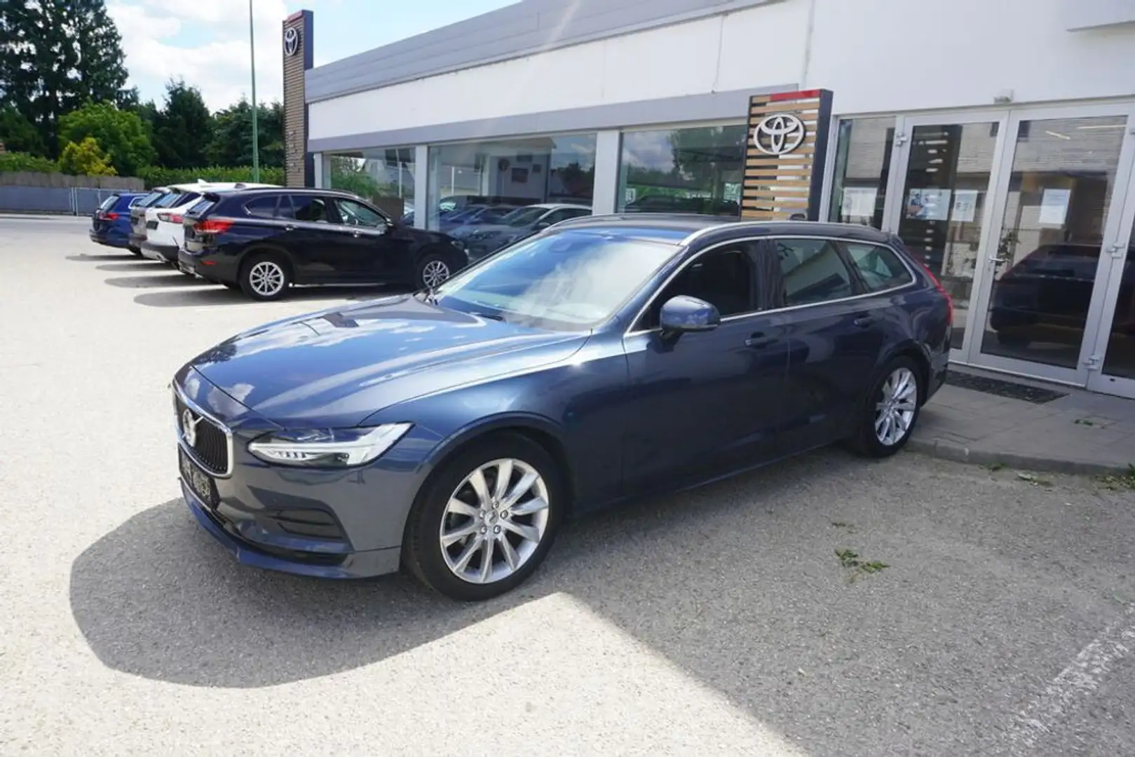 Volvo V90 D3 Momentum Pro *LED*KAMERA*LEDER*AHK* Blau - 2