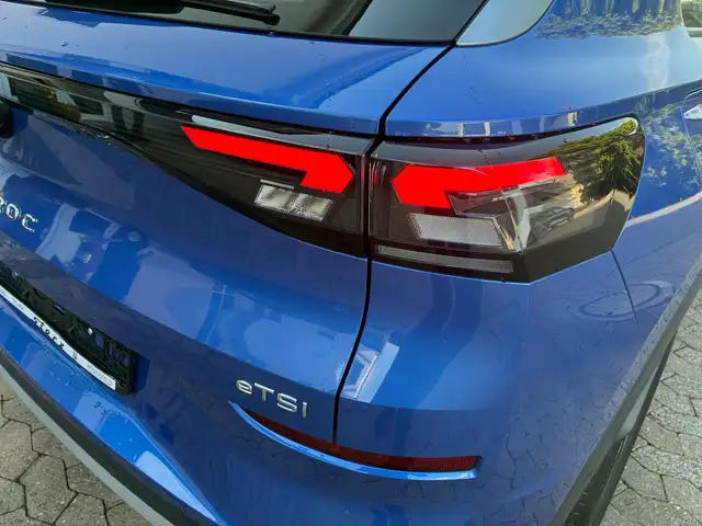 Volkswagen T-Roc view 7