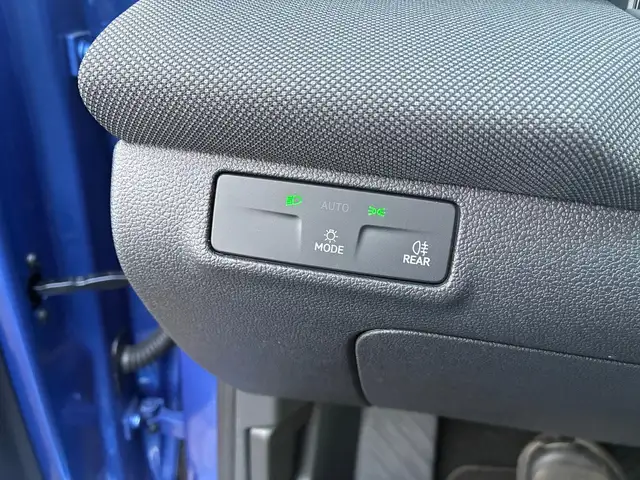 Volkswagen T-Roc view 10