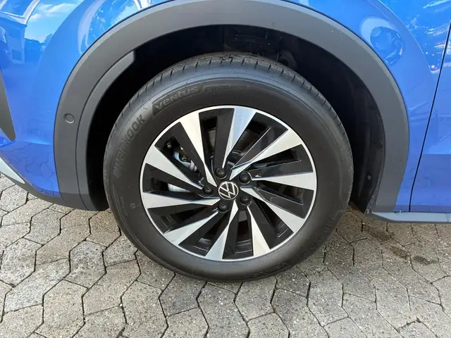 Volkswagen T-Roc view 4