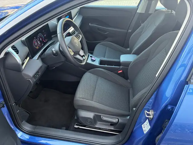 Volkswagen T-Roc view 11