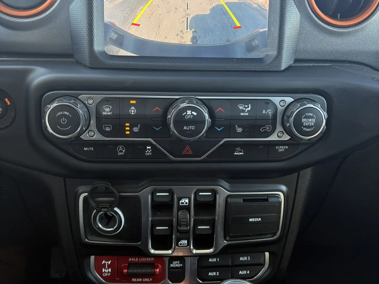 Jeep Gladiator снимка Jeep Gladiator