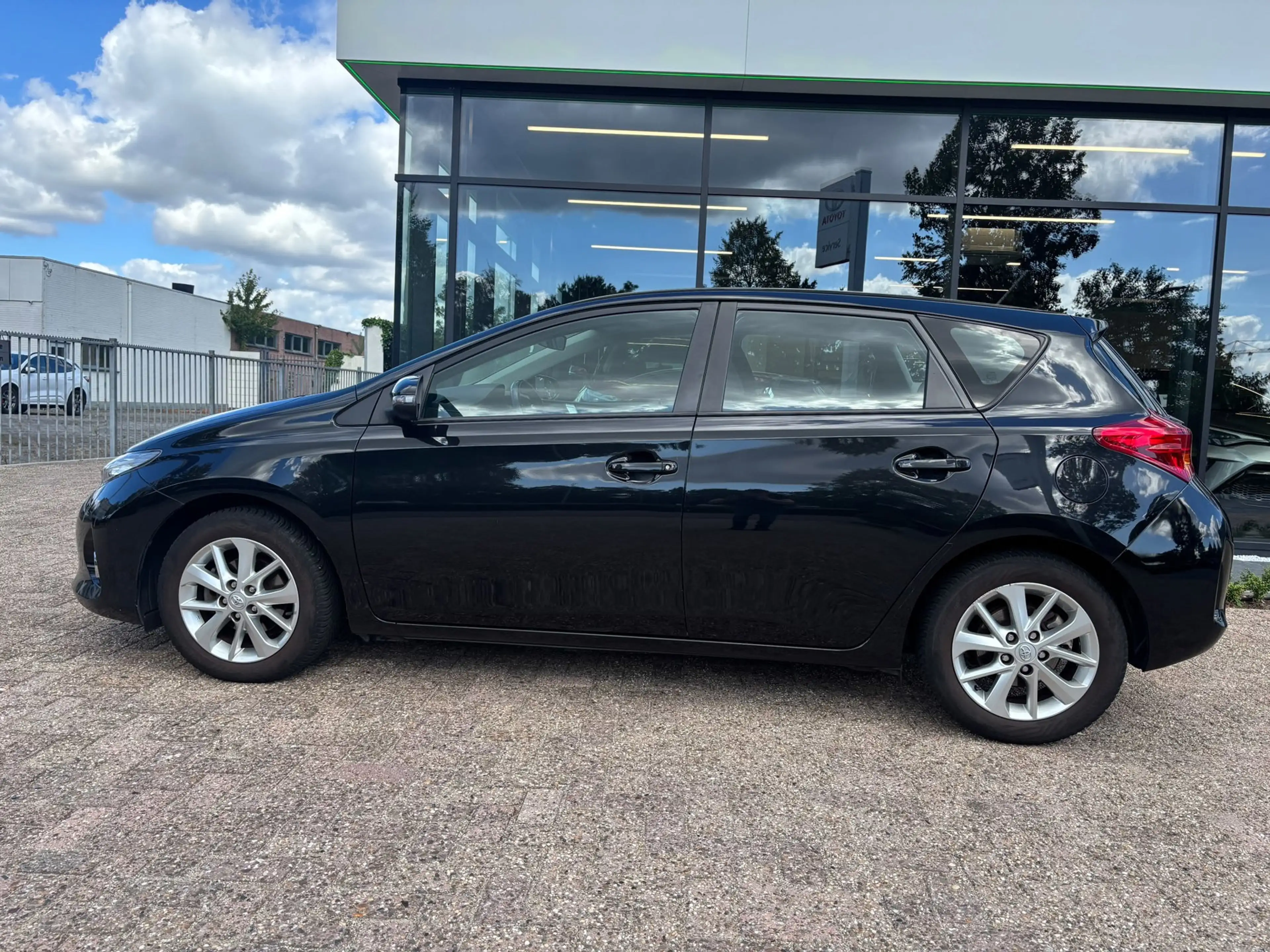 Toyota Auris 1.6 Now|Trekhaak — photo 4