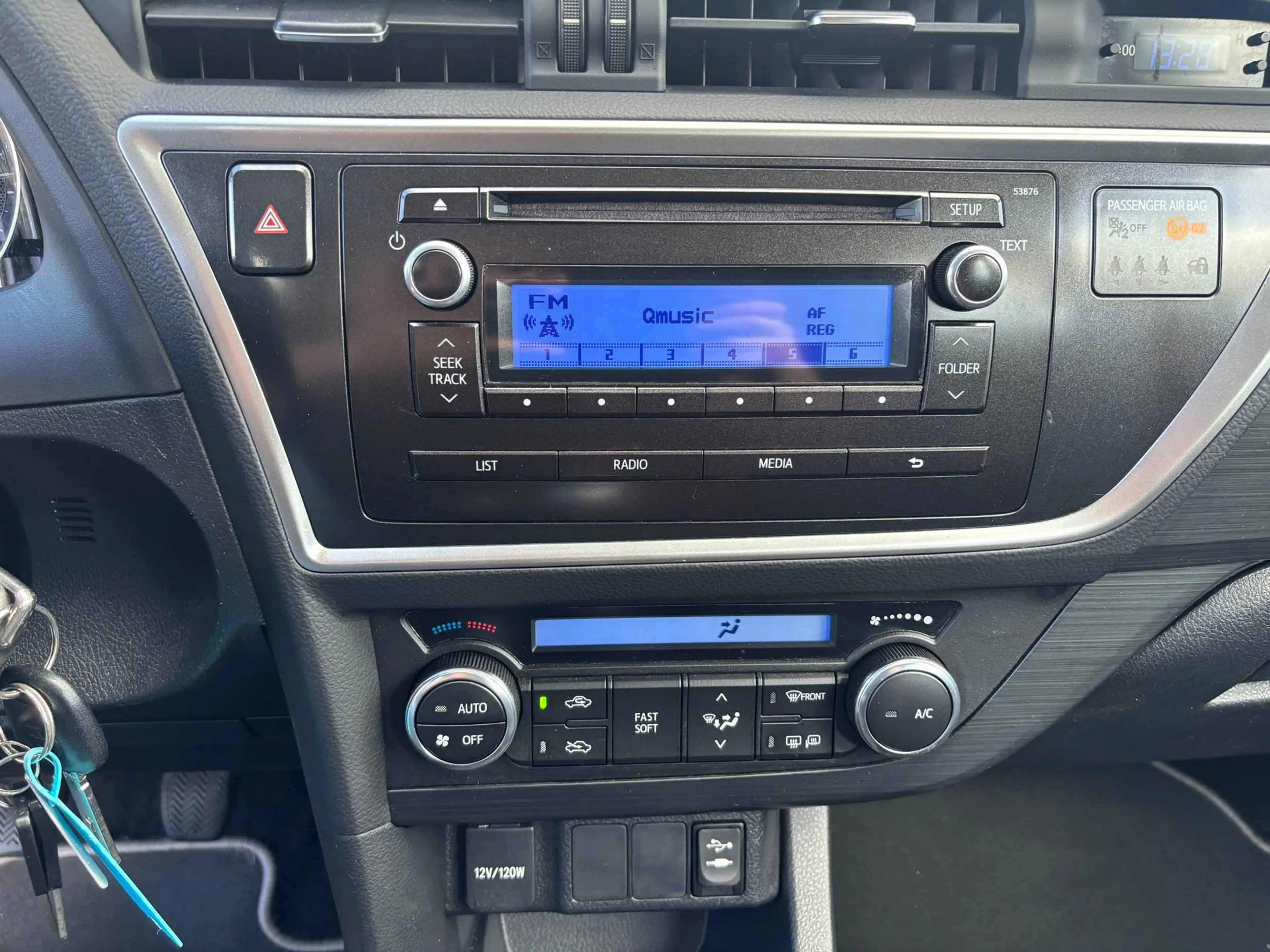 Toyota Auris 1.6 Now|Trekhaak — photo 11