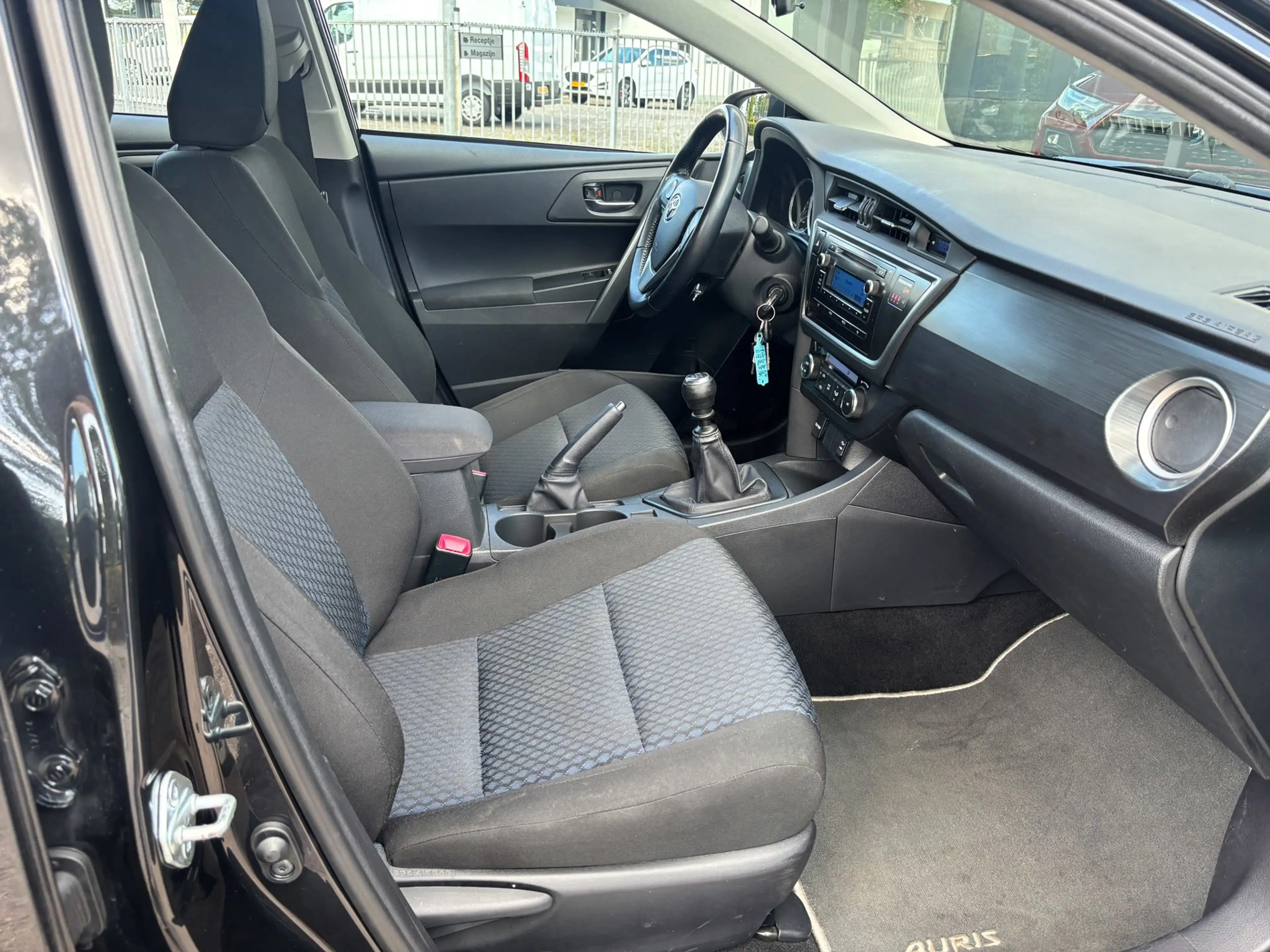 Toyota Auris 1.6 Now|Trekhaak — photo 8