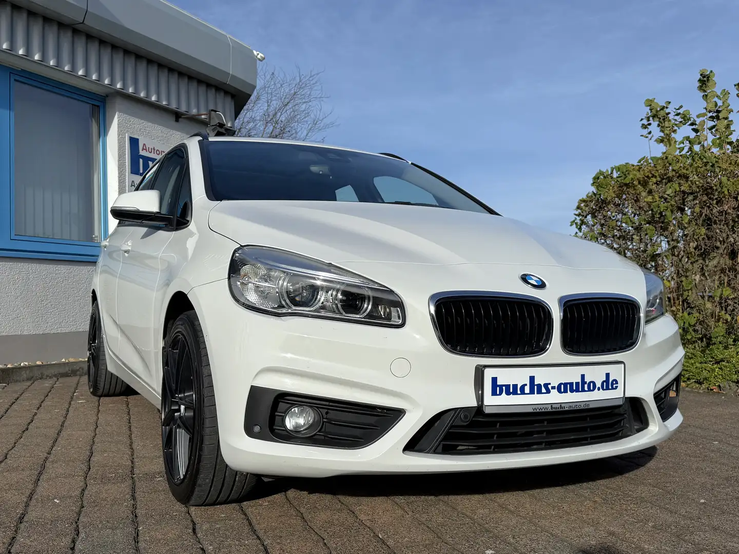 BMW 220 d Active Tourer Autom. LED Leder Pano Navi Weiß - 2