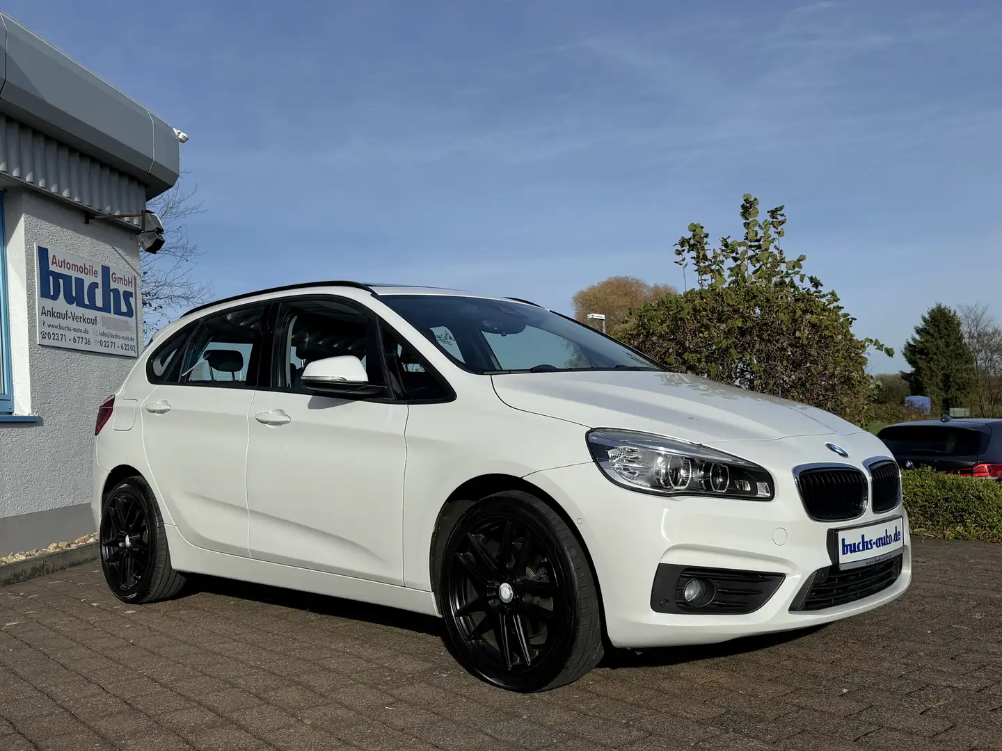 BMW 220 d Active Tourer Autom. LED Leder Pano Navi Weiß - 1