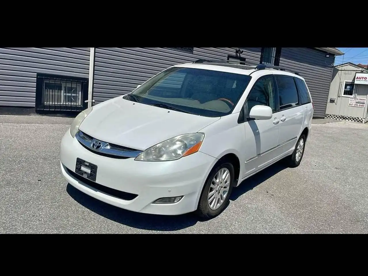 Toyota Sienna снимка Toyota Sienna