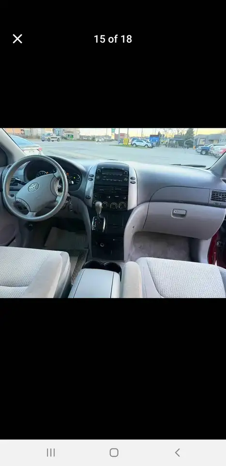 Toyota Sienna снимка Toyota Sienna