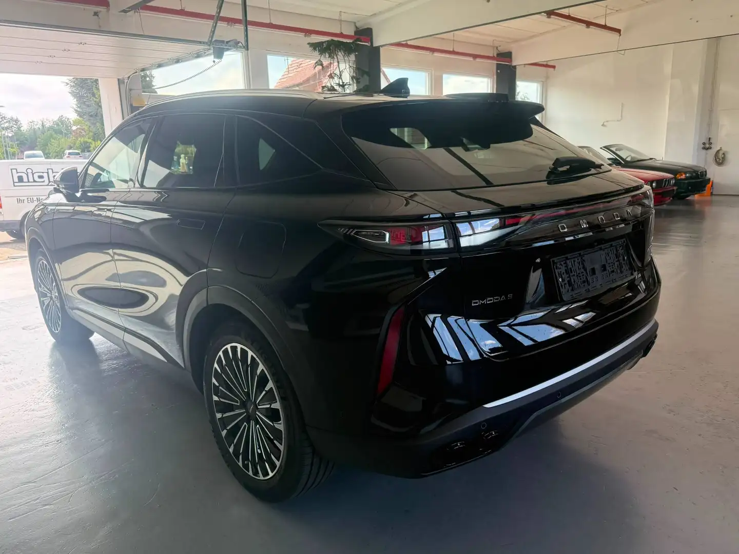Omoda 9 1.5 PHEV Premium Line Schwarz - 2