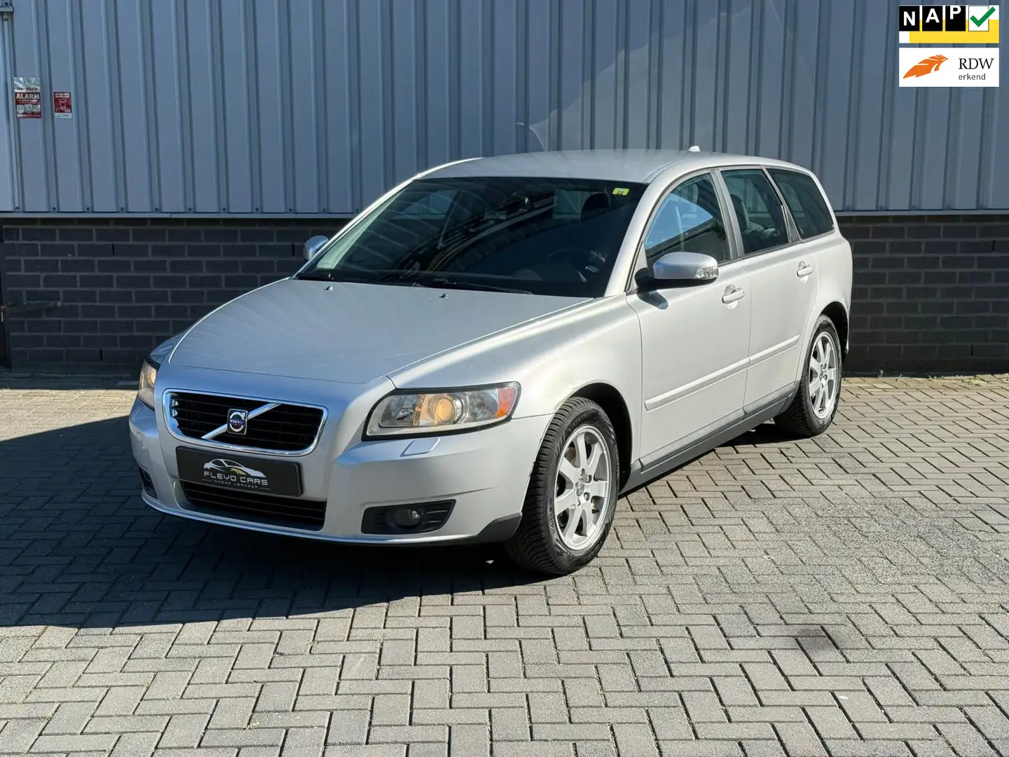 Volvo V50 1.8 F Edition I |Airco|CruiseControl| Grau - 1