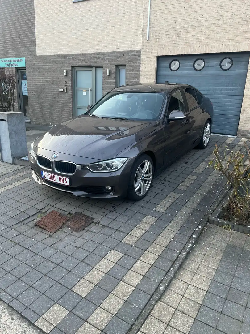 BMW 318 318d Brun - 1