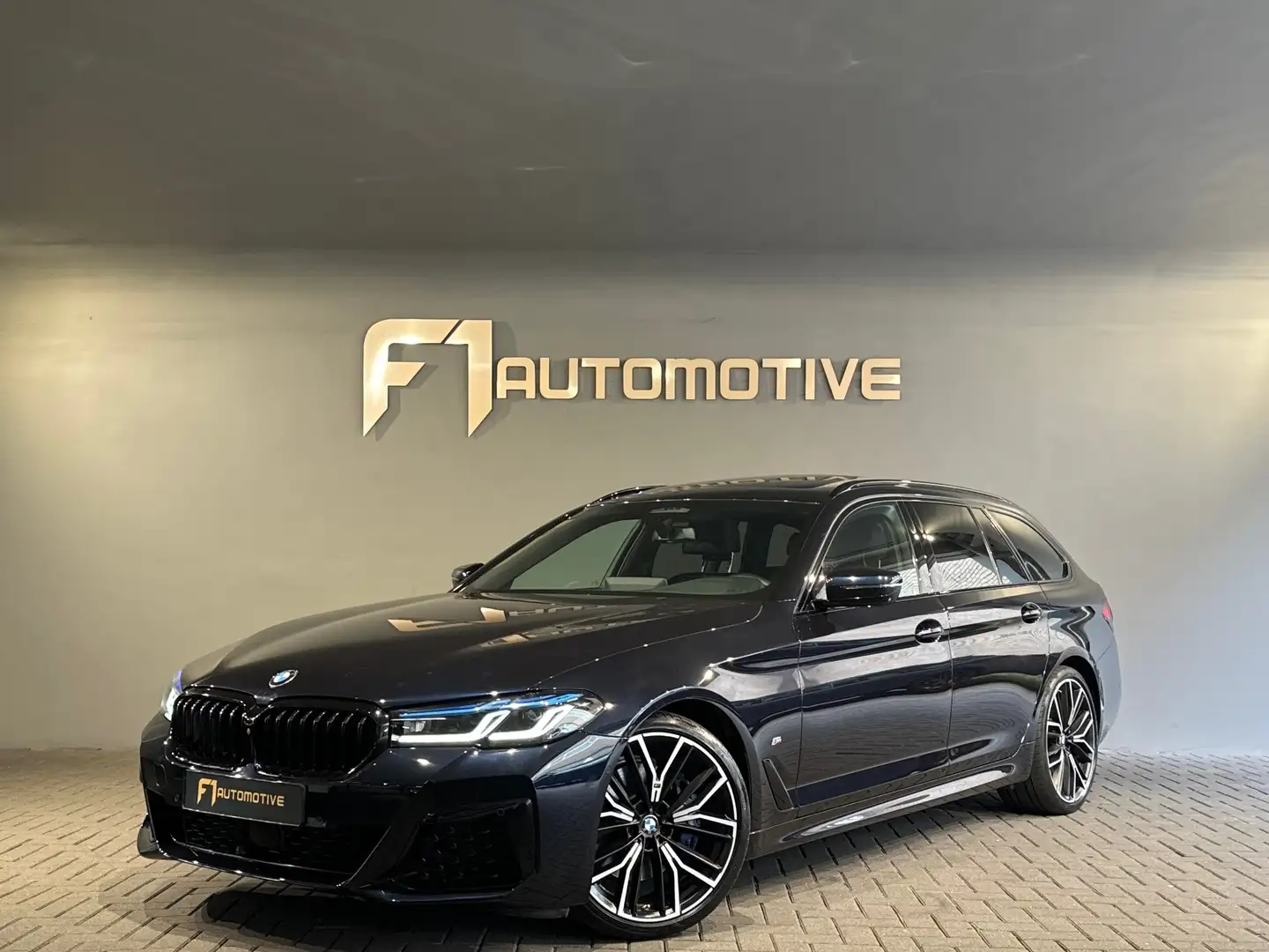 BMW 530 5-serie Touring 530i M Sport Pano|Laser|HuD|Memory Noir - 1