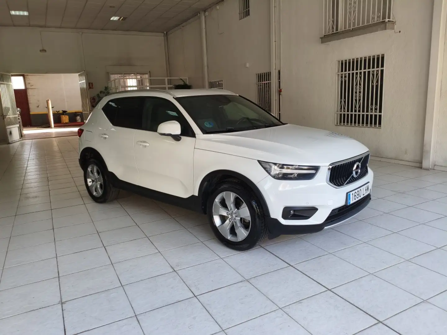 Volvo XC40 D3 Momentum Pro AWD Aut. Blanco - 1
