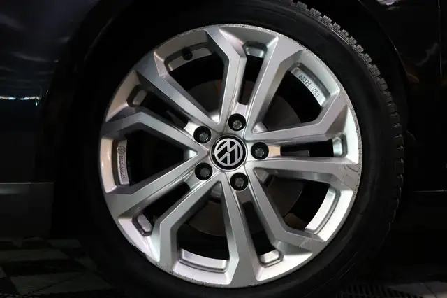 Volkswagen Golf view 4