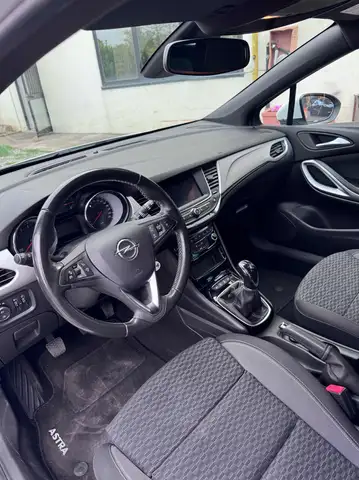 Opel Astra view 8