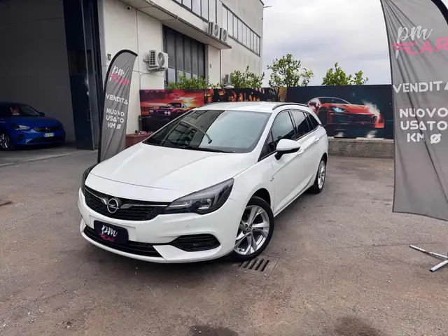 Opel Astra view 2