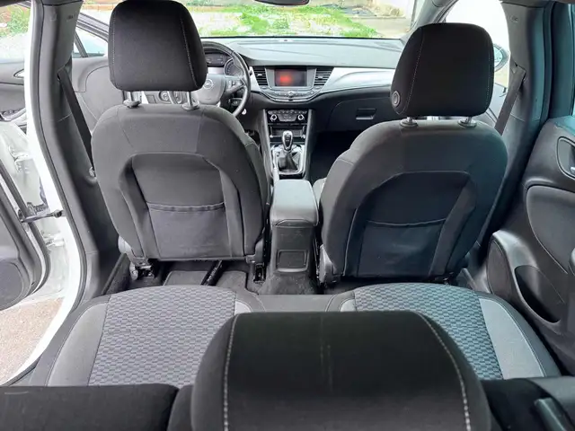 Opel Astra view 12