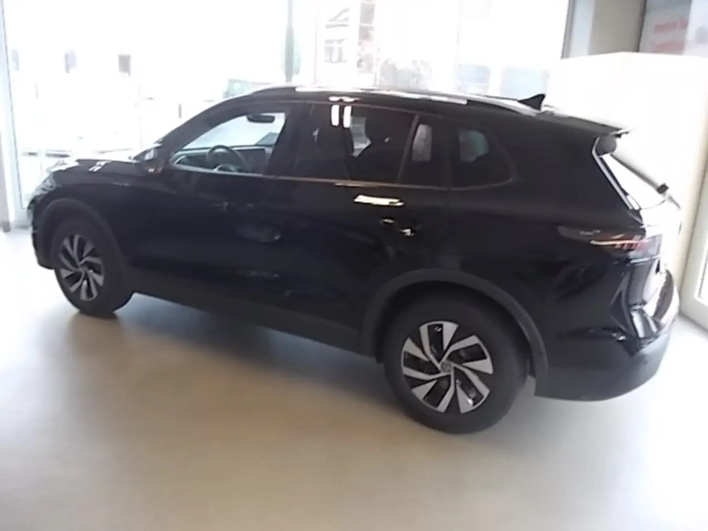 Volkswagen Tiguan Life 1.5 TSI DSG, 110kw(150PS) Klima Navi Schwarz - 2