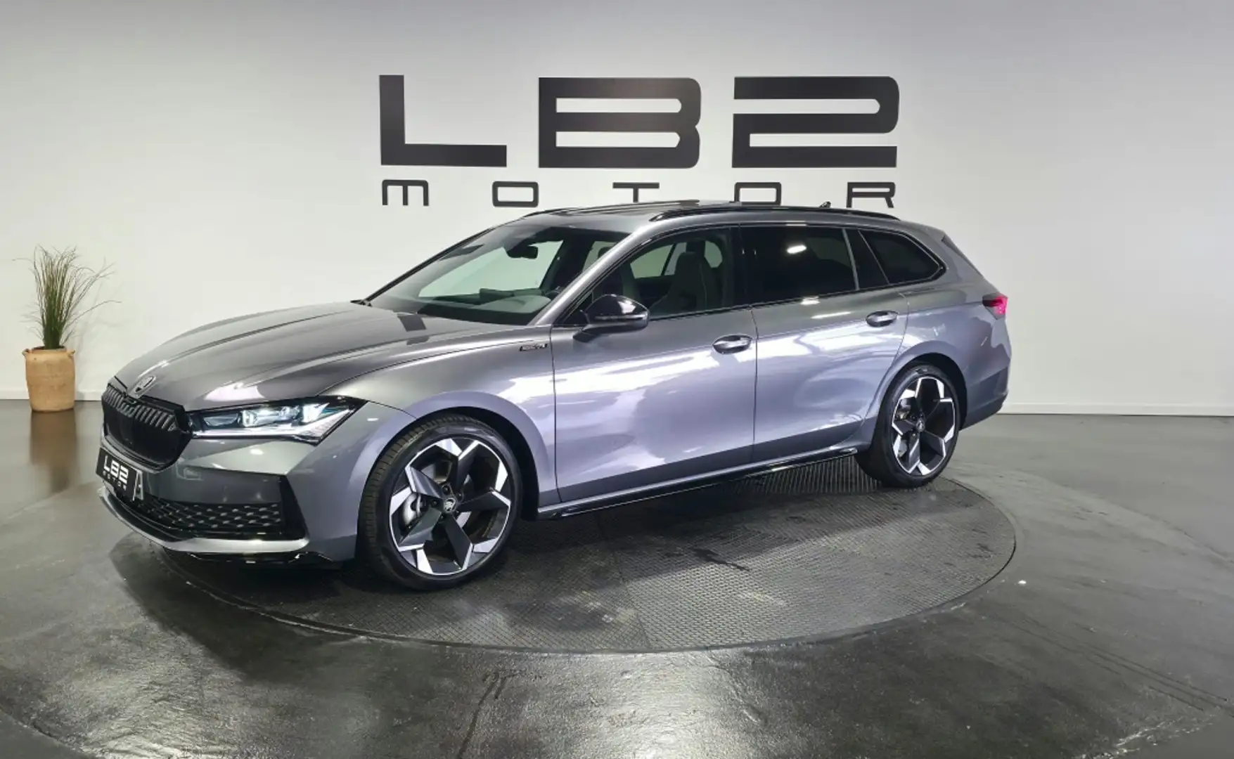 Skoda Superb 1.5 TSI MHEV Sportline DSG 110kW Gris - 2