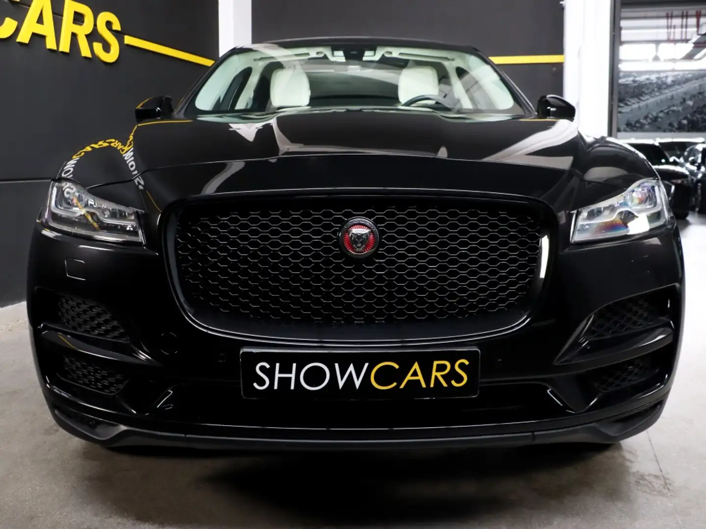 Jaguar F-Pace 2.0i4D Prestige Aut. AWD 180 Negro - 2