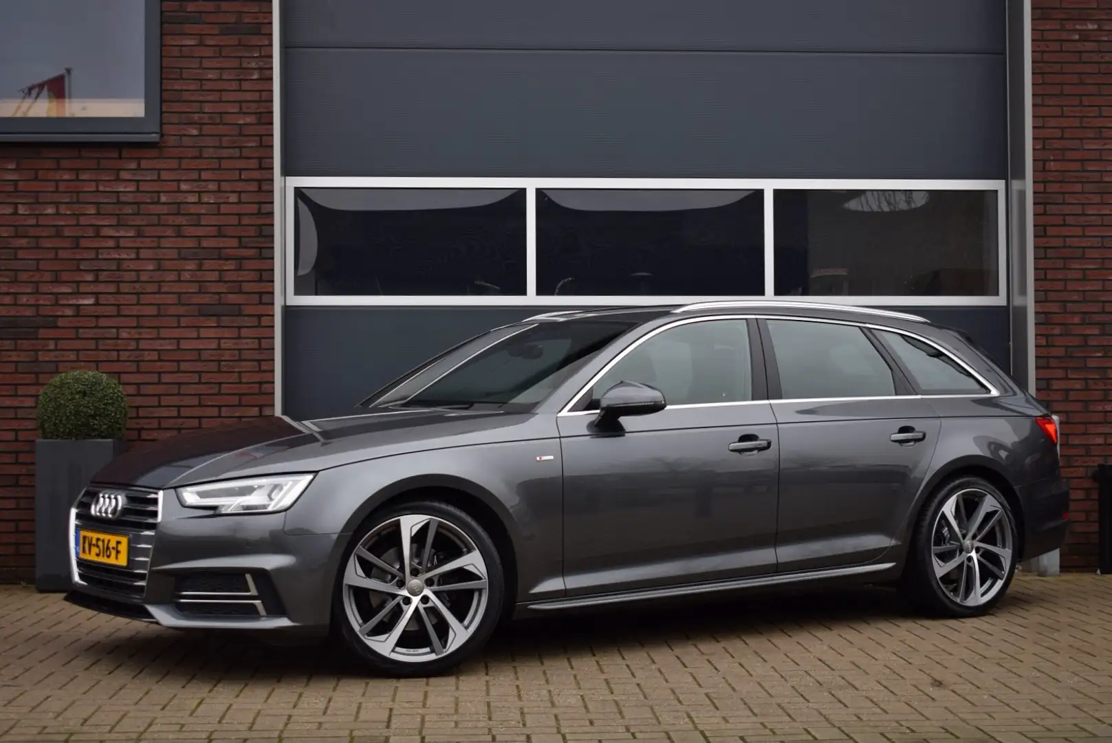 Audi A4 Avant 2.0 TFSI 190pk S-line B&O | 19" | LED Grijs - 1