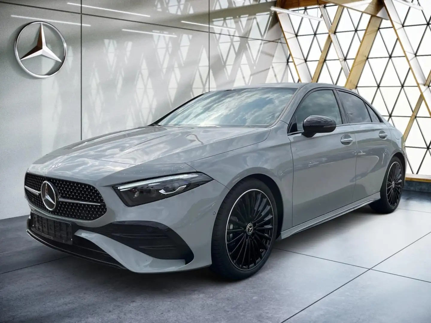 Mercedes-Benz A 200 Limousine AMG Special Edition Night*Kamera Grijs - 2