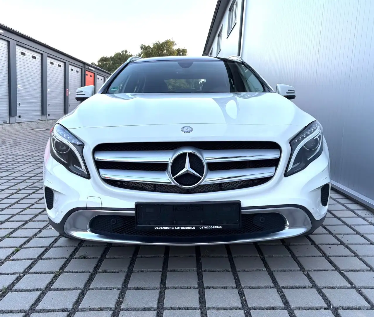 Mercedes-Benz GLA 200 Urban Bi-Xenon Navi Pano 8xAlu Weiß - 2