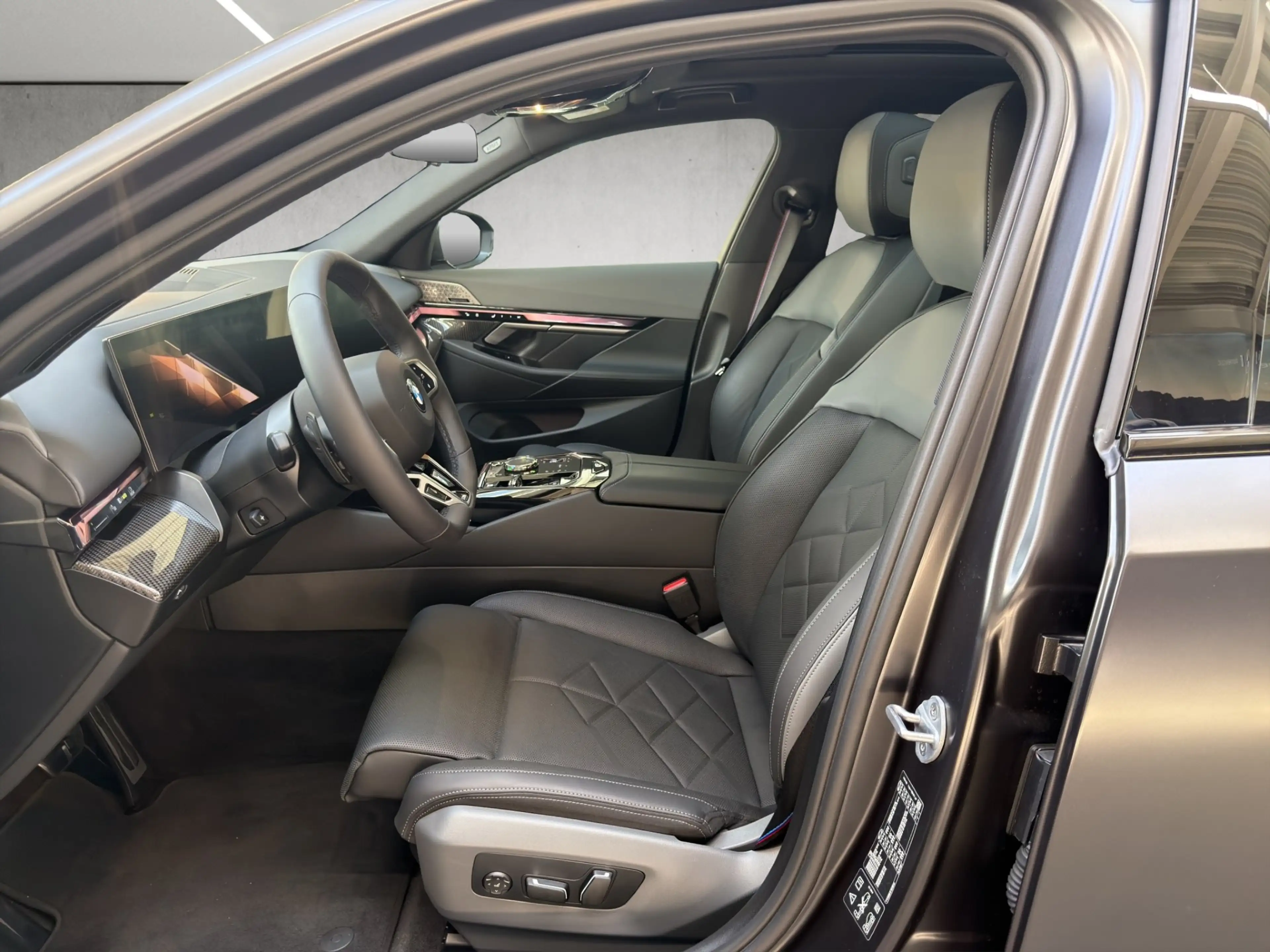 BMW 540 d xDrive — photo 9