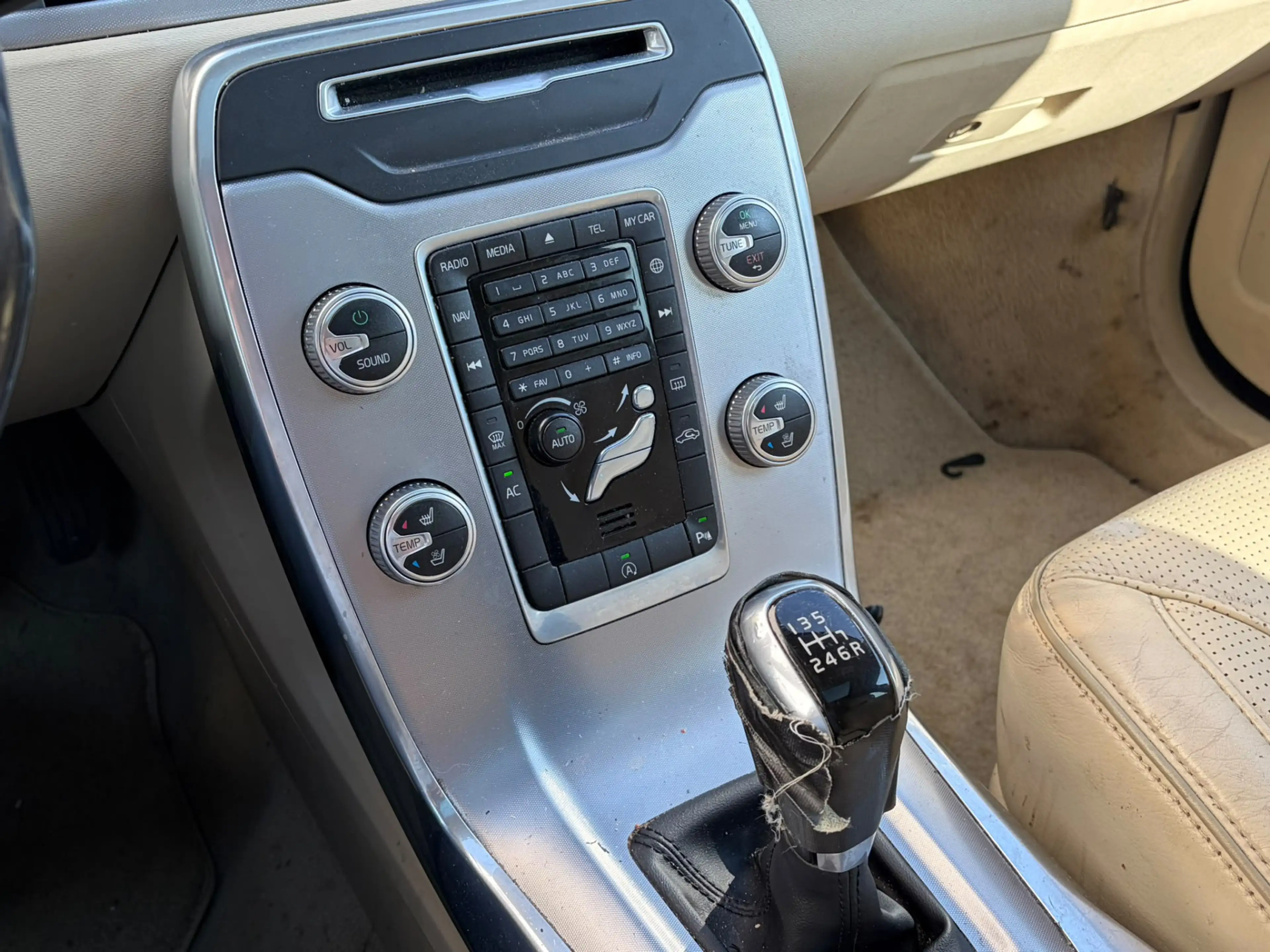 Volvo V70 2.0 D4 Leder Trekhaak Navi Ecc Bluetooth Pdc Schui — photo 26