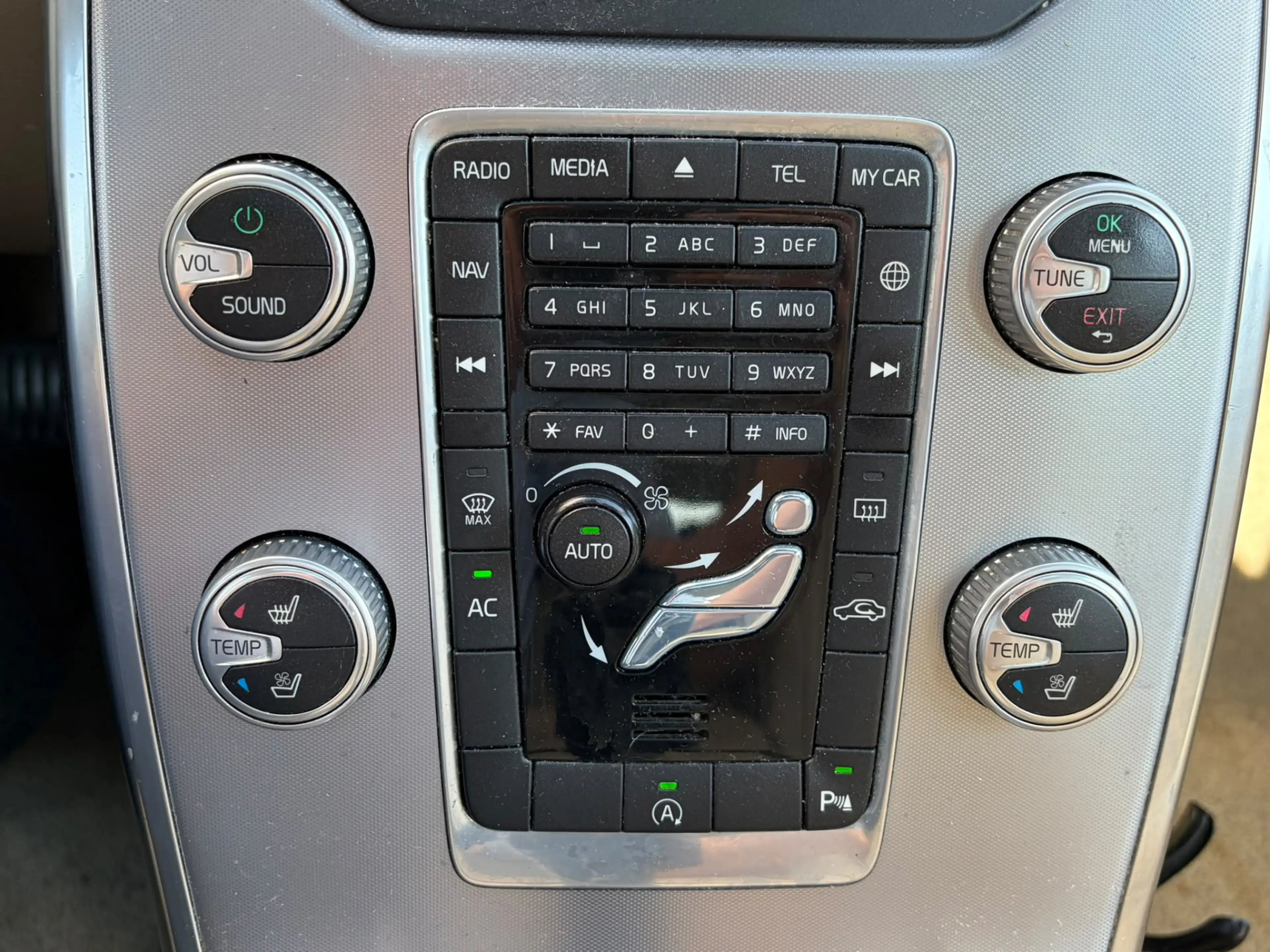 Volvo V70 2.0 D4 Leder Trekhaak Navi Ecc Bluetooth Pdc Schui — photo 27