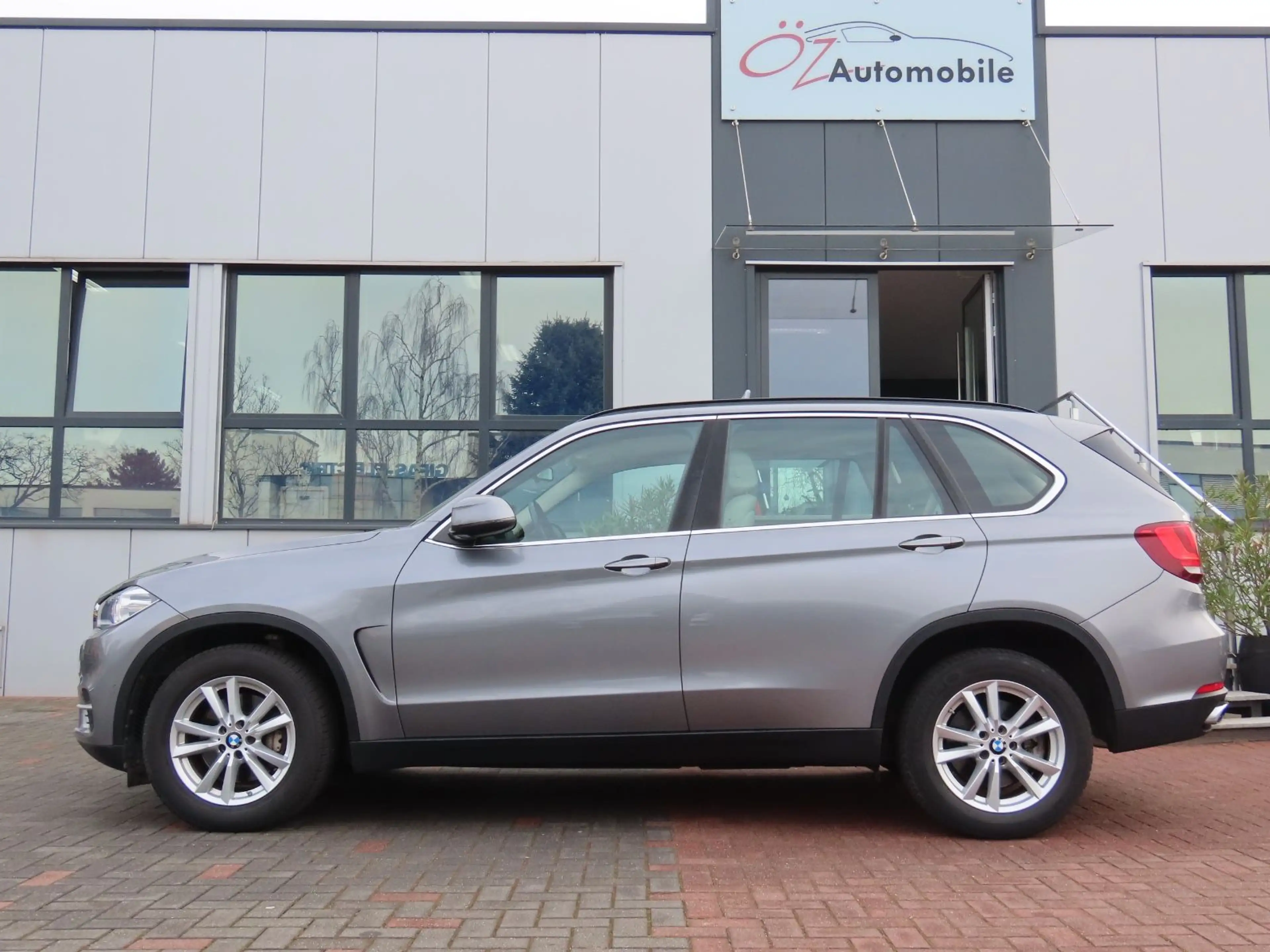 BMW X5 xDrive35i HeadUp Kamera Leder Sitzh. — photo 12