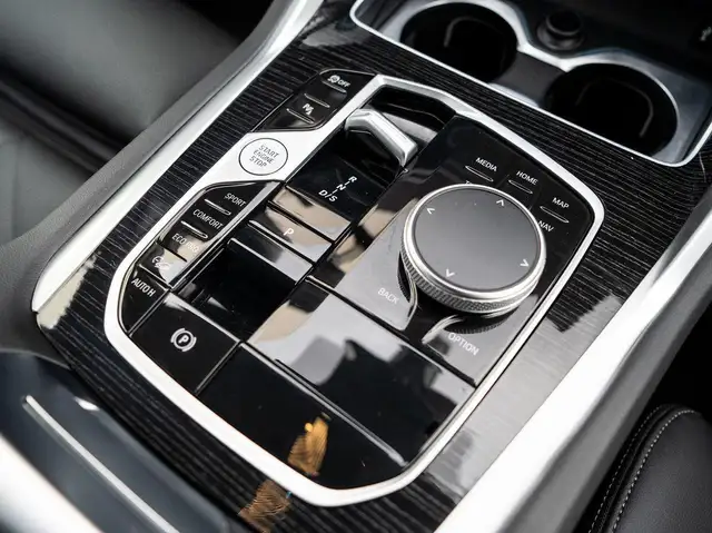 BMW X6 view 9