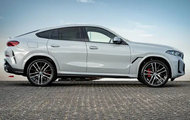 BMW X6 view 4