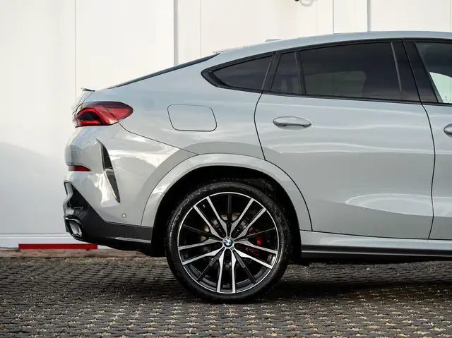 BMW X6 view 13