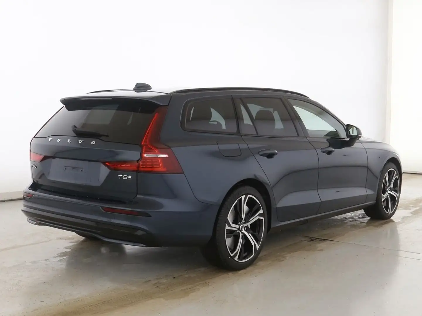 Volvo V60 T8 Ultra Dark Recharge Plug-In Hybrid AWD Blau - 2