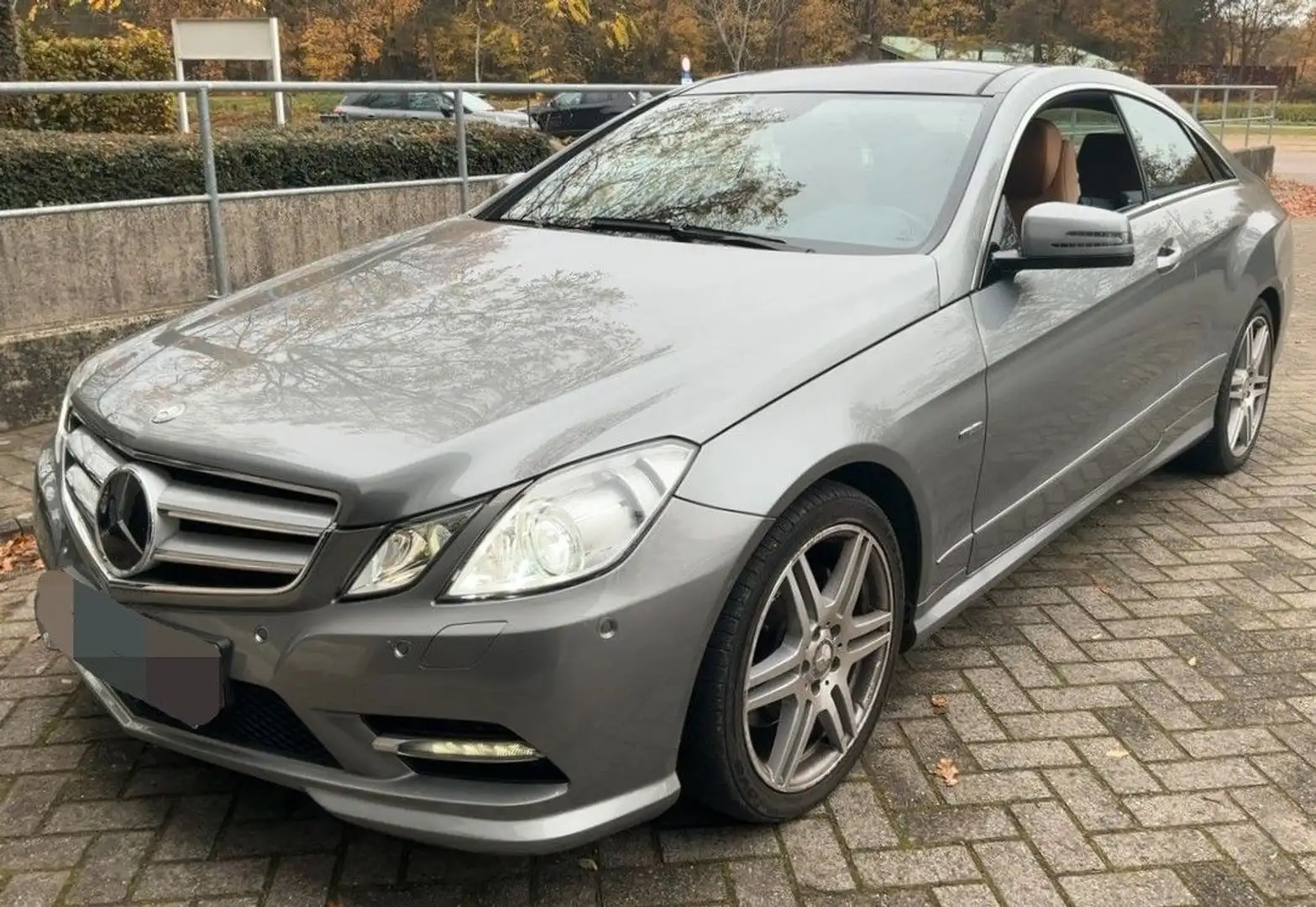 Mercedes-Benz E 350 CDI Coupe AMG*1.Hand*Pano*Kamera*Distronic Silber - 1